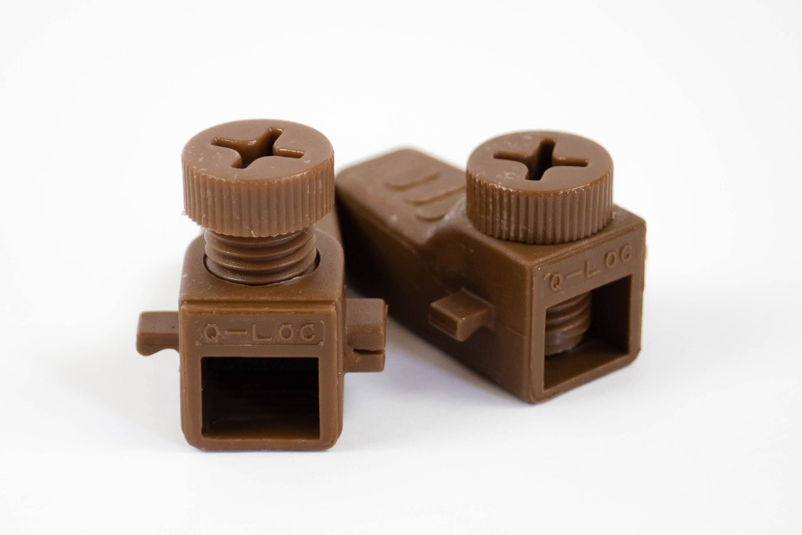 Connectors for landscape lighting in agriculture